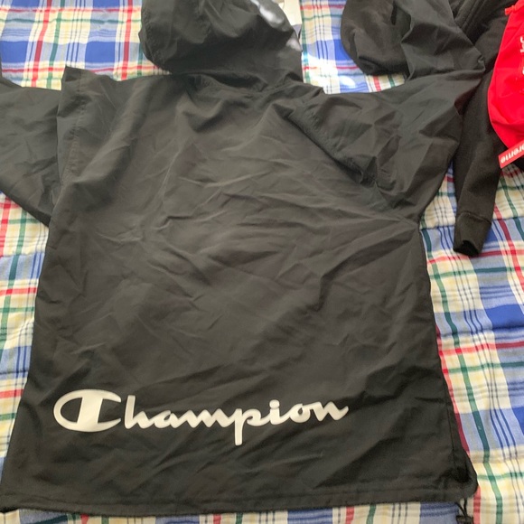 Champion windbreaker - Picture 3 of 3